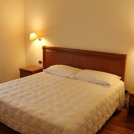 Hotel Santa Lucia Bastia Umbra Bagian luar foto