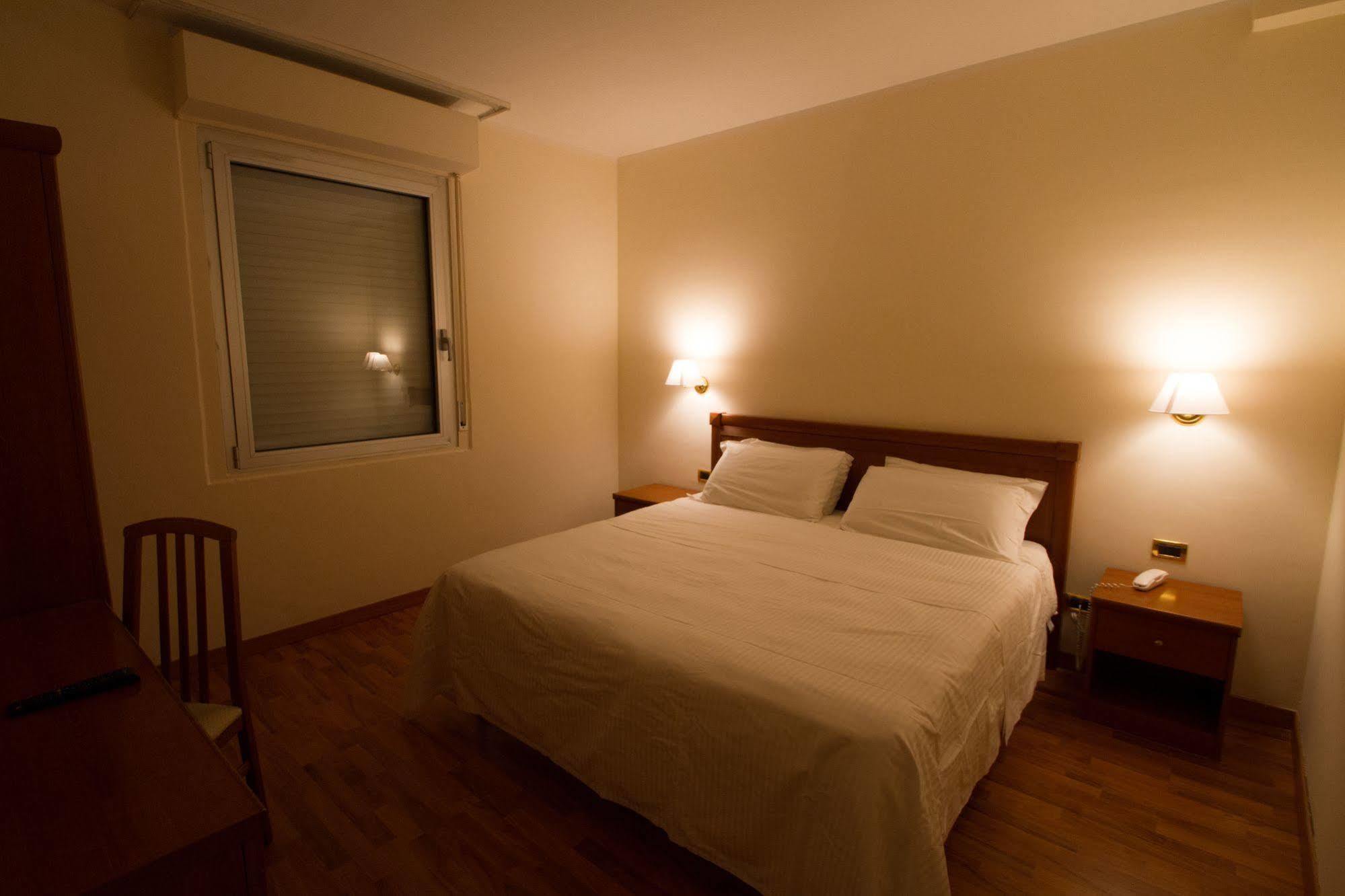 Hotel Santa Lucia Bastia Umbra Bagian luar foto