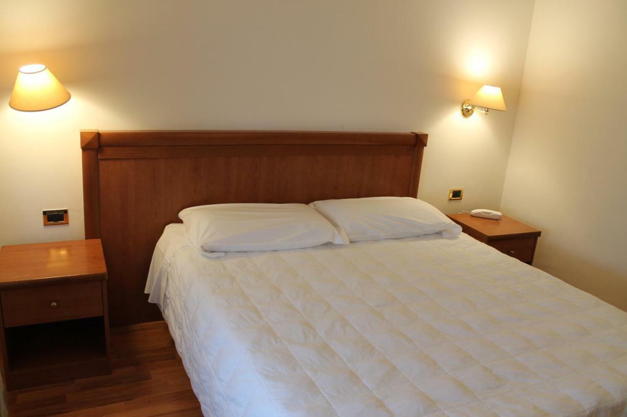 Hotel Santa Lucia Bastia Umbra Bagian luar foto